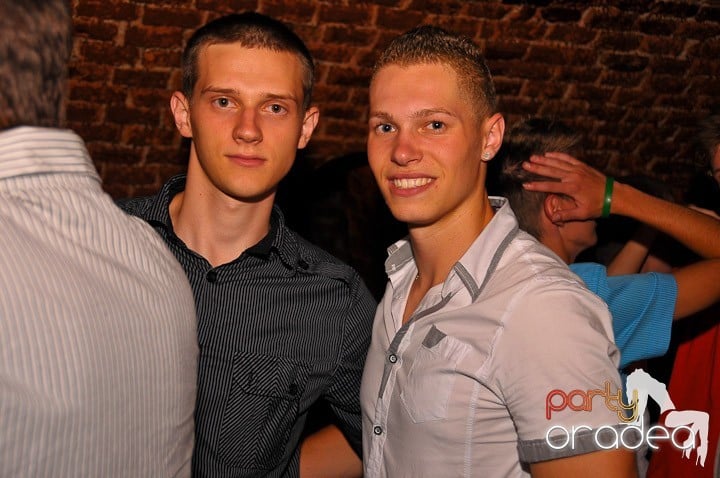 Începe săpătămâna în Club Escape, 