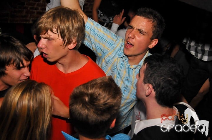 Începe săpătămâna în Club Escape, 