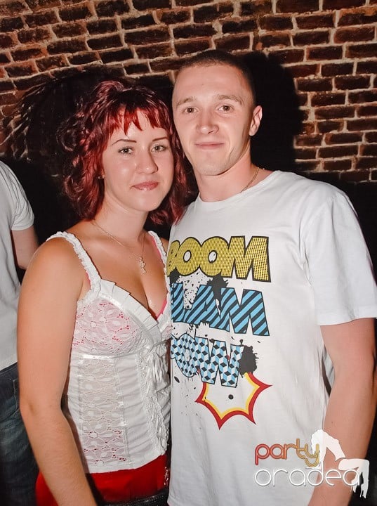 Începe weekendul în Club Escape, 