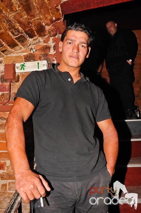 Începe weekendul în Club Escape, 