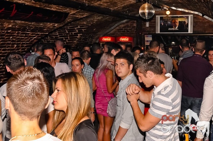 Începe weekendul în Club Escape, 