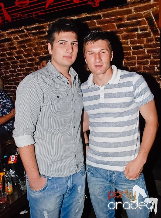 Începe weekendul în Club Escape, 