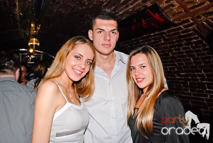 Începe weekendul în Club Escape, 