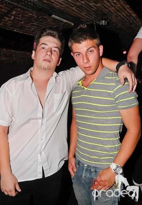 Începe weekendul în Club Escape, 