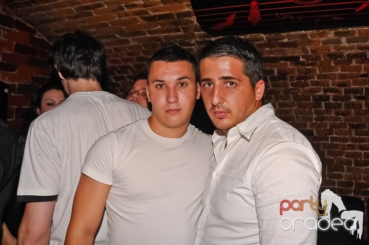 Începe weekendul în Club Escape, 