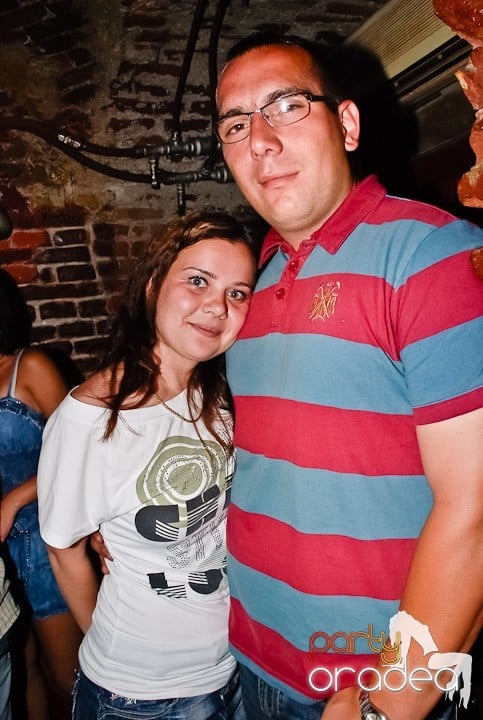 Începe weekendul în Club Escape, 