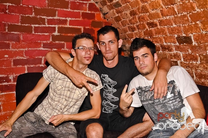 Începe weekendul în Club Escape, 