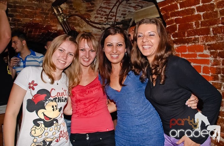 Începe weekendul în Club Escape, 