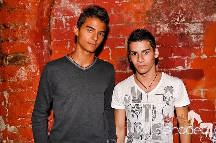 Începe weekendul în Club Escape, 