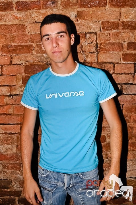 Începe weekendul în Club Escape, 