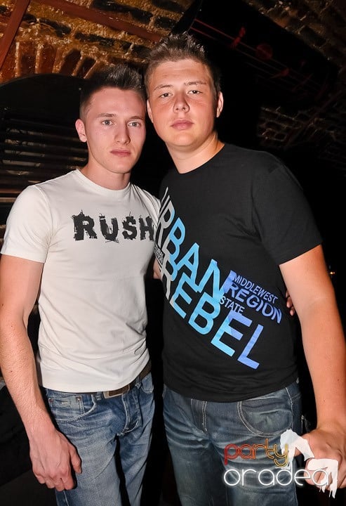 Începe weekendul în Club Escape, 