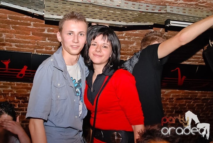 Începe weekendul în Club Escape, 