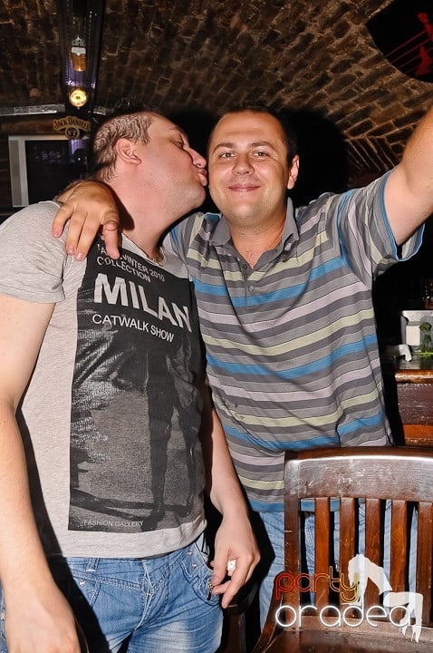 Începe weekendul în Club Escape, 