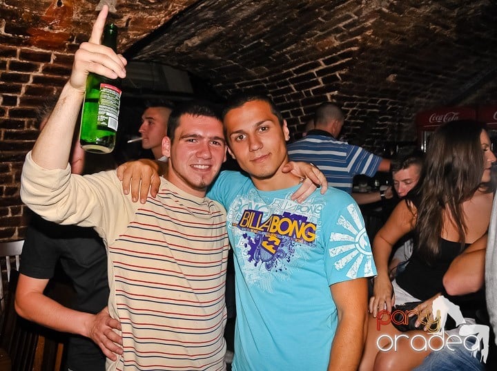 Începe weekendul în Club Escape, 