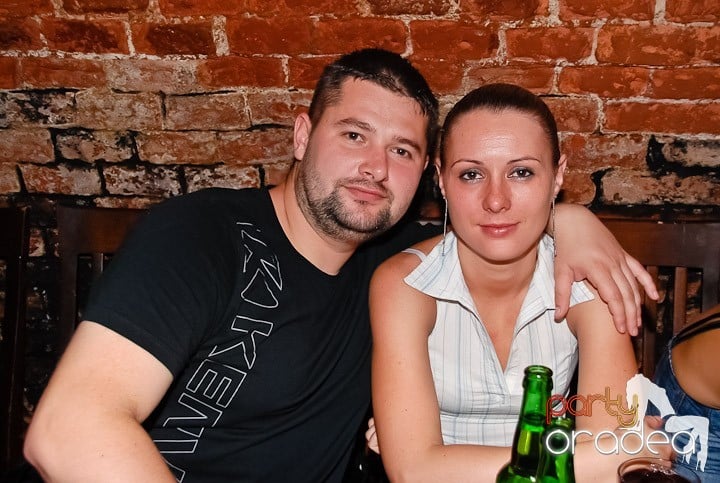 Începe weekendul în Club Escape, 