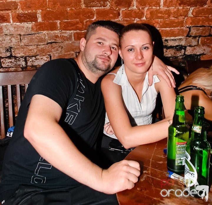 Începe weekendul în Club Escape, 