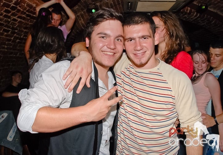 Începe weekendul în Club Escape, 