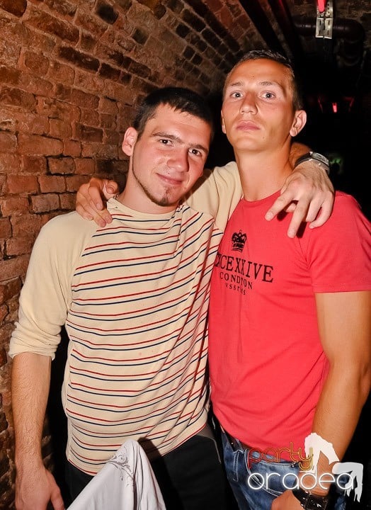 Începe weekendul în Club Escape, 