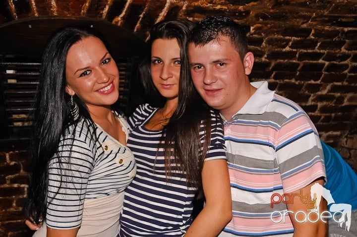 Încheie luna iunie în Club Escape, 