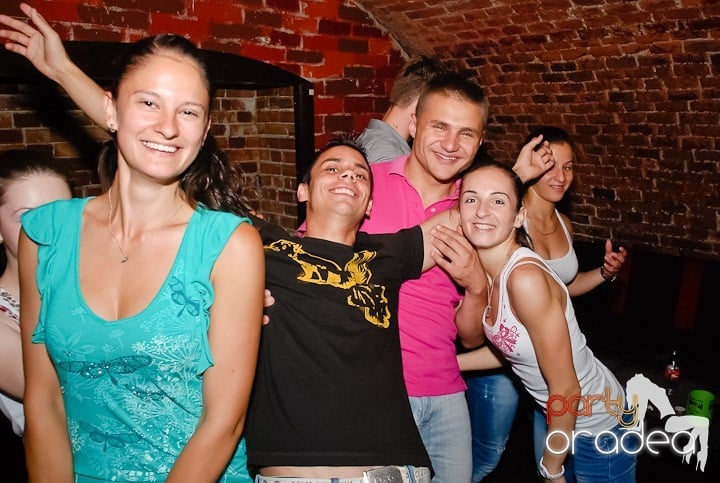 Încheie luna iunie în Club Escape, 