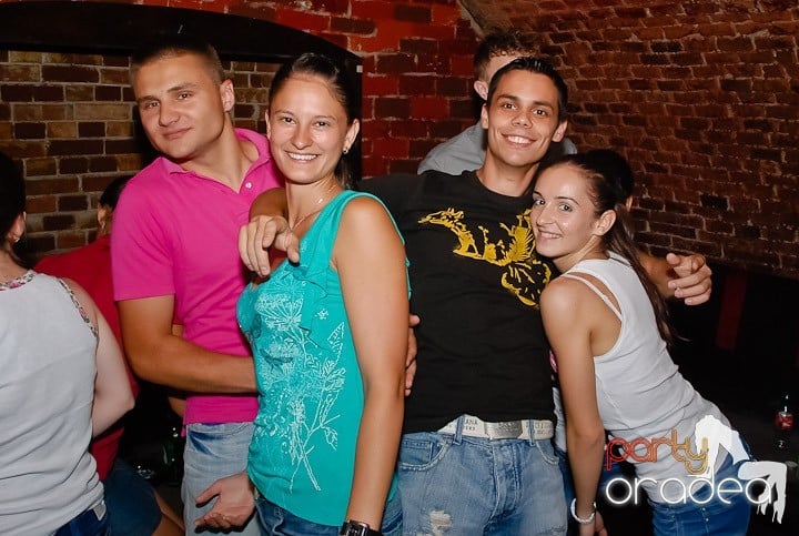 Încheie luna iunie în Club Escape, 