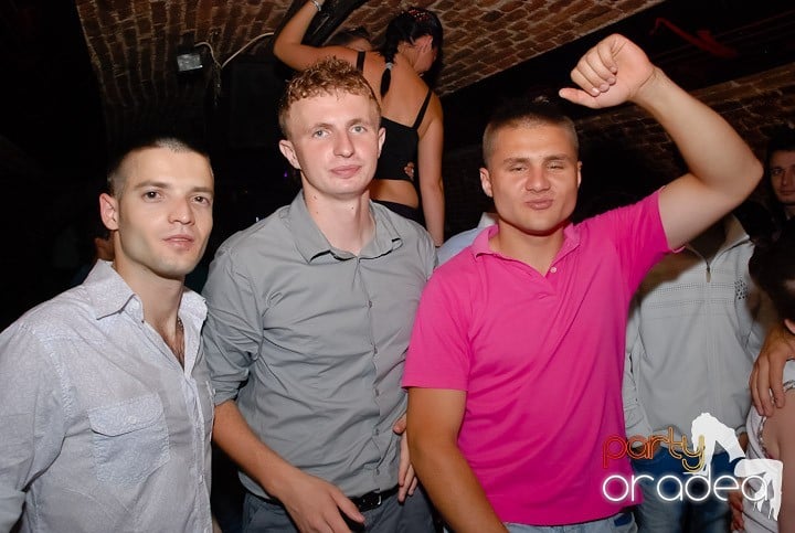 Încheie luna iunie în Club Escape, 