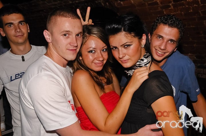 Încheie luna iunie în Club Escape, 