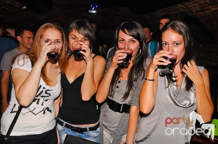 Încheie luna iunie în Club Escape, 