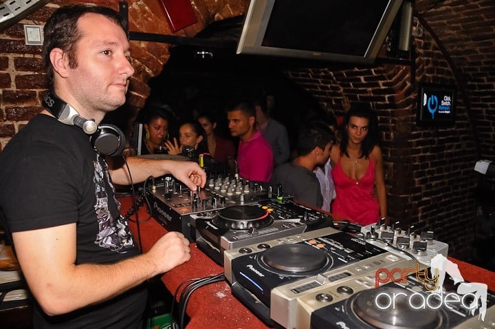 Încheie luna iunie în Club Escape, 