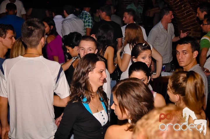 Încheie luna iunie în Club Escape, 