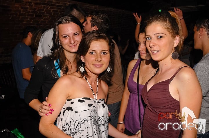 Încheie luna iunie în Club Escape, 