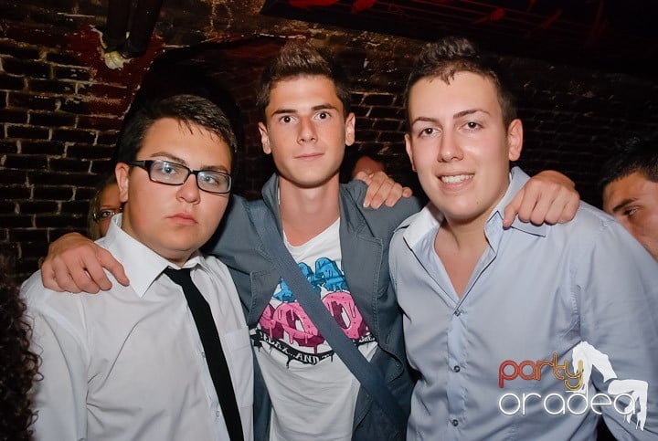 Încheie luna iunie în Club Escape, 