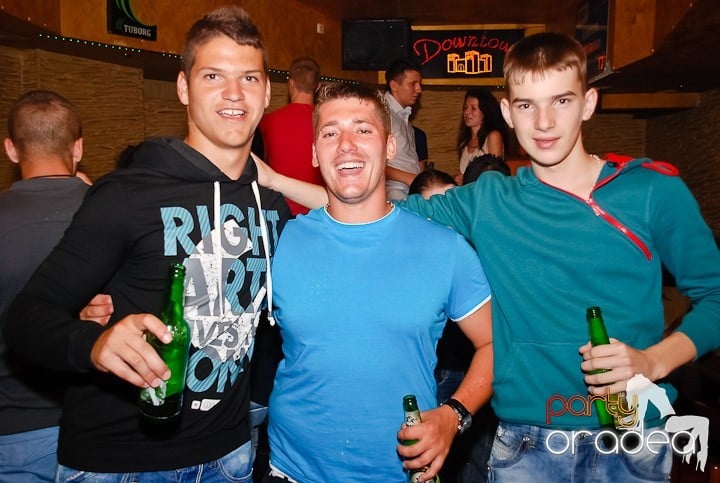 It's party time în Downtown, 