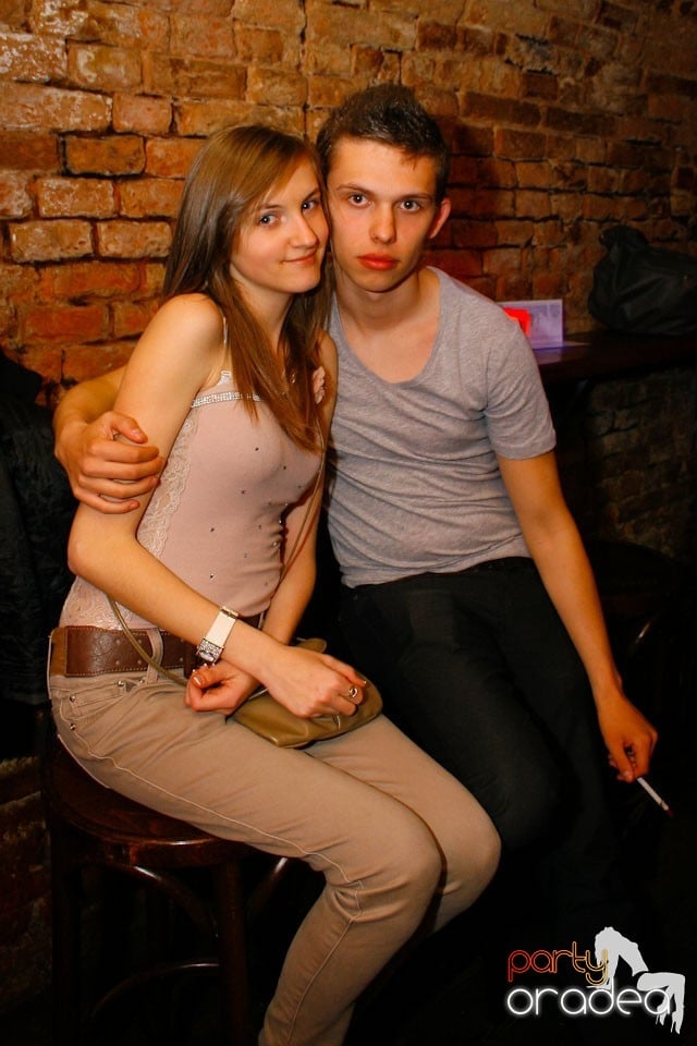 It's party time în Escape Club, 