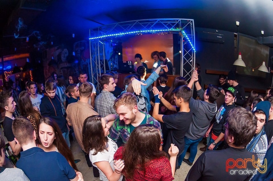 It's party time în Juice, Juice