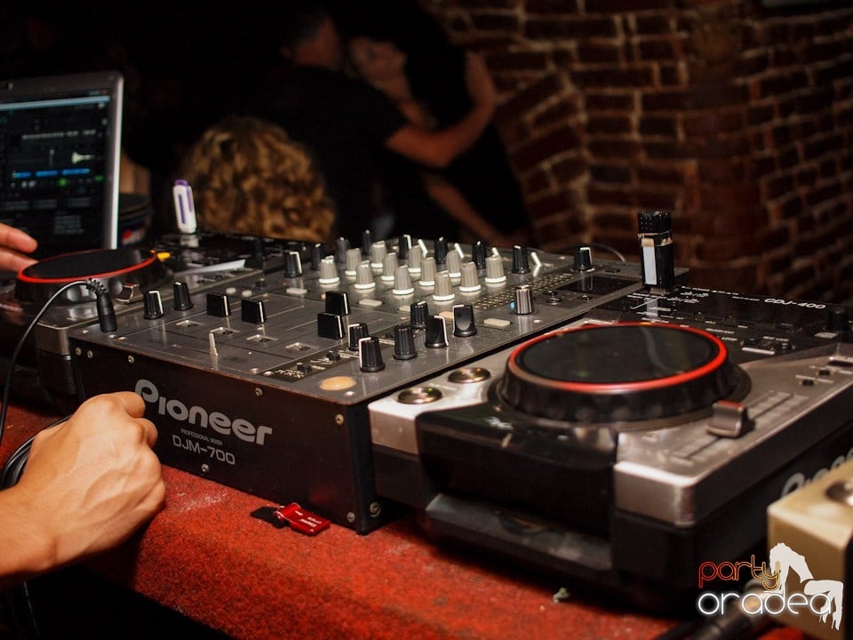 It's time for Party în Club Escape, 