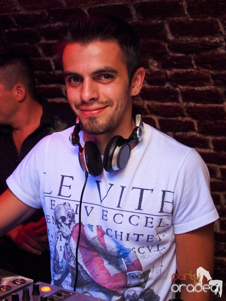 It's time for Party în Club Escape, 