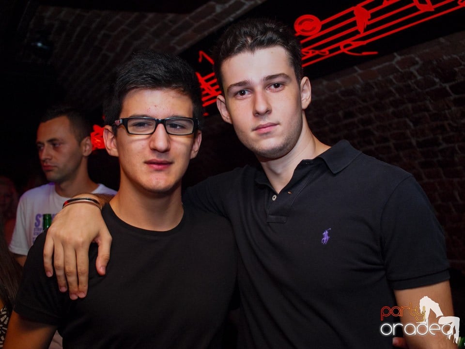 It's time for Party în Club Escape, 