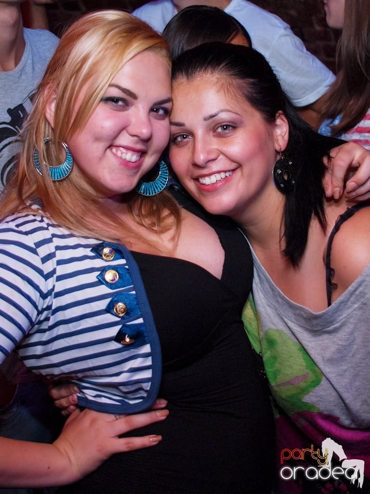 It's time for Party în Club Escape, 