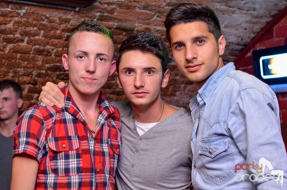 Joi: Beer Night în Club Escape, 