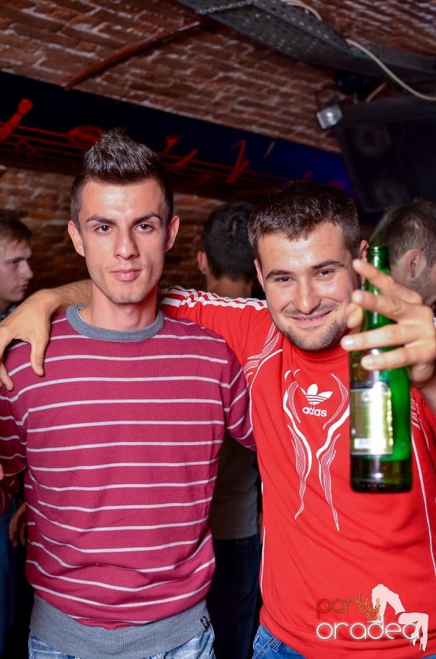 Joi: Beer Night în Club Escape, 