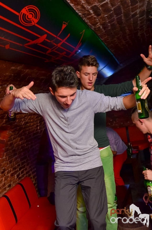 Joi: Beer Night în Club Escape, 