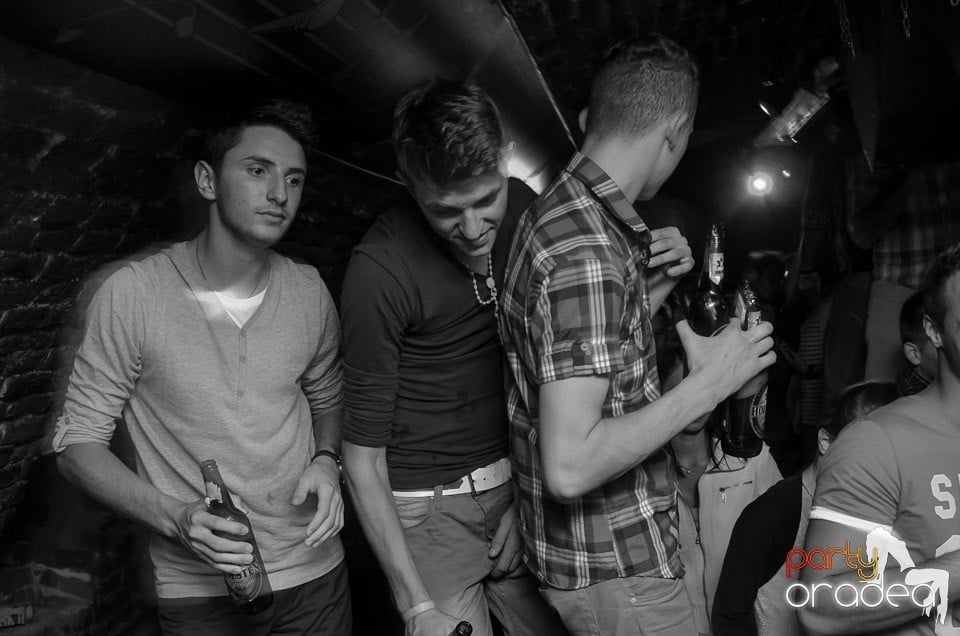 Joi: Beer Night în Club Escape, 