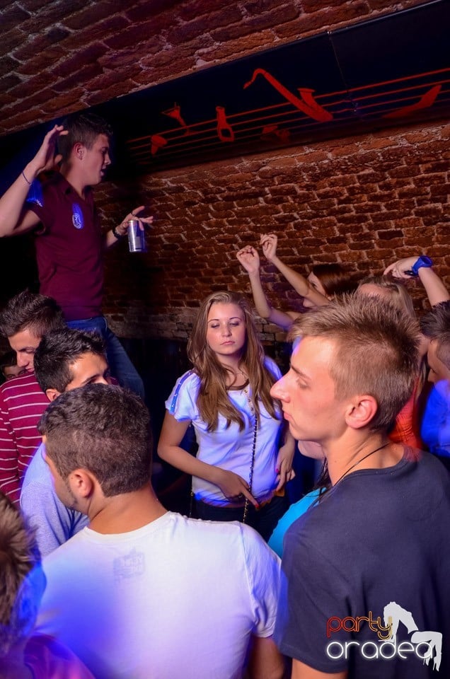 Joi: Beer Night în Club Escape, 