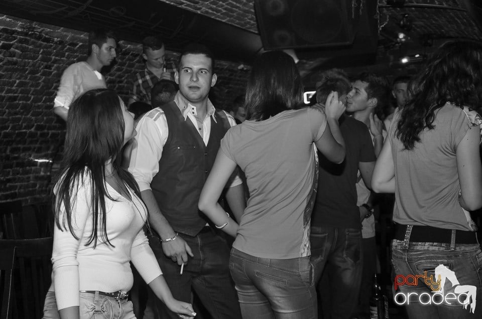 Joi: Beer Night în Club Escape, 