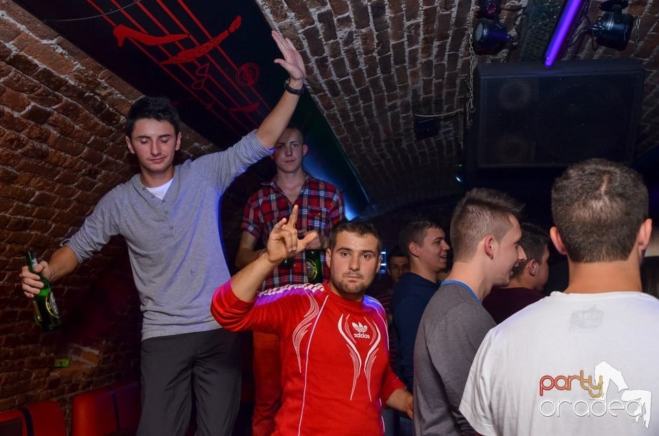 Joi: Beer Night în Club Escape, 