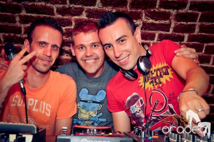 Joi petrece toată lumea în Esacpe!, 