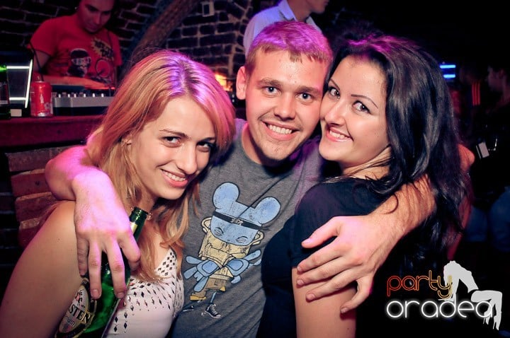 Joi petrece toată lumea în Esacpe!, 