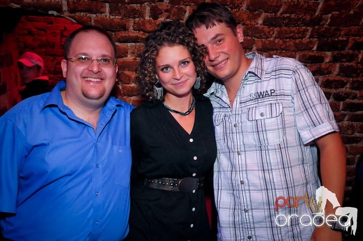 Joi petrece toată lumea în Esacpe!, 