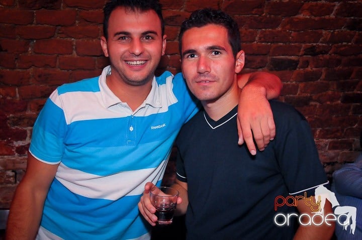 Joi petrece toată lumea în Esacpe!, 